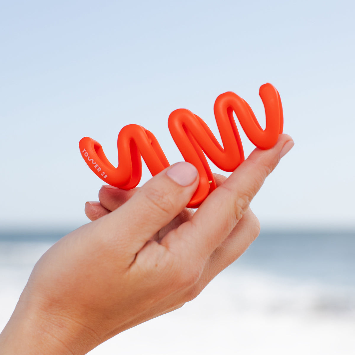 The ‘W’ Claw Clip O8